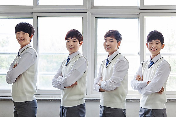 포토 JPG 주간 학생 남자 교복 남학생 교실 학교 모션 청소년 고등학생 함께함 실내 서기 웃음 사람 동양인 여러명 상반신 옆모습 10대 친구 팔짱 한국인 남자만 십대만 십대남자만 국내포토 자연요소 옷 교육 뷰포인트 다수 컨셉 관계 표정 인종 내부 파일형식