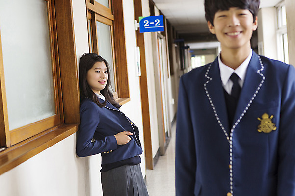 포토 JPG 주간 학생 여학생 여자 남자 교복 남학생 학교 청소년 고등학생 함께함 실내 서기 웃음 사람 동양인 상반신 두명 앞모습 옆모습 10대 기댐 한국인 복도 짝사랑 십대만 국내포토 자연요소 옷 교육 뷰포인트 컨셉 모션 표정 사랑 인종 내부 파일형식