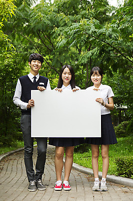 포토 JPG 주간 전신 학생 배너 여학생 여자 남자 교복 남학생 학교 청소년 고등학생 서기 웃음 사람 동양인 야외 앞모습 10대 세명 한국인 알림 교정 십대만 국내포토 자연요소 옷 교육 뷰포인트 모션 표정 인종 파일형식