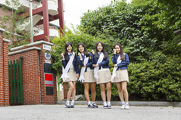 포토 JPG 주간 전신 학생 여학생 여자 교복 캠페인 학교 청소년 고등학생 고등학교 서기 웃음 사람 동양인 손짓 여러명 야외 앞모습 10대 파이팅 주먹 한국인 알림 어깨띠 여자만 십대만 십대여자만 국내포토 자연요소 옷 교육 뷰포인트 다수 모션 표정 인종 파일형식