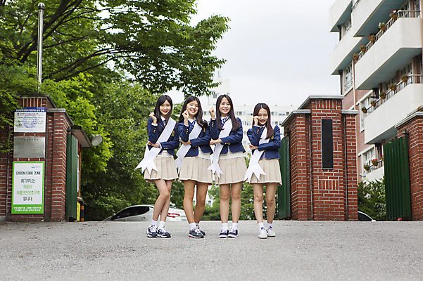 포토 JPG 주간 전신 학생 여학생 여자 교복 캠페인 학교 청소년 고등학생 고등학교 서기 웃음 사람 동양인 손짓 여러명 야외 앞모습 10대 파이팅 주먹 한국인 알림 어깨띠 여자만 십대만 십대여자만 국내포토 자연요소 옷 교육 뷰포인트 다수 모션 표정 인종 파일형식