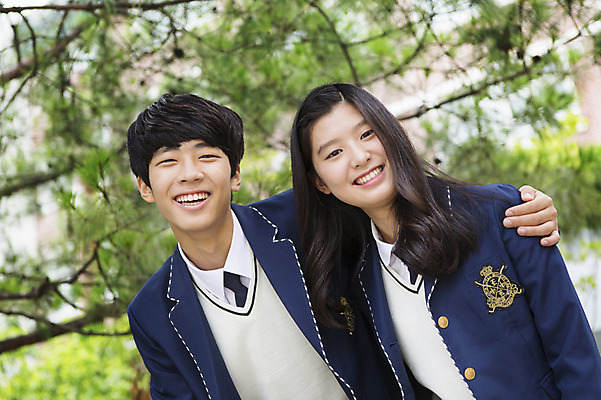 포토 JPG 주간 학생 여자 남자 교복 청소년 고등학생 어깨동무 함께함 웃음 사람 동양인 상반신 야외 두명 앞모습 10대 친구 한국인 십대만 국내포토 자연요소 옷 뷰포인트 포즈 컨셉 관계 표정 인종 파일형식