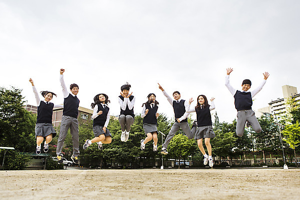 포토 JPG 주간 전신 학생 여자 남자 교복 학교 청소년 고등학생 함께함 고등학교 웃음 사람 동양인 여러명 야외 10대 친구 점프 운동장 한국인 입학 십대만 국내포토 자연요소 옷 교육 다수 컨셉 스포츠시설 관계 모션 표정 인종 공간 파일형식