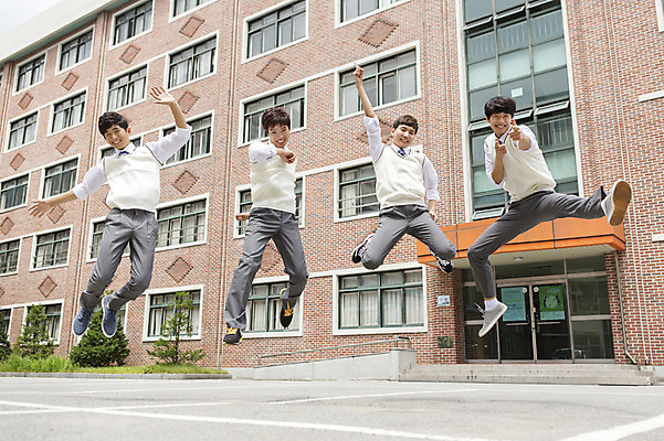 포토 JPG 주간 전신 학생 남자 교복 학교 모션 청소년 고등학생 함께함 고등학교 웃음 사람 동양인 여러명 야외 10대 친구 점프 한국인 입학 남자만 십대만 십대남자만 국내포토 자연요소 옷 교육 다수 컨셉 관계 표정 인종 파일형식