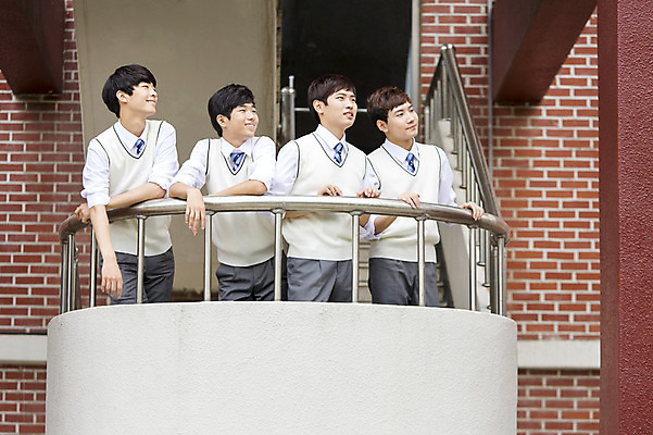 포토 JPG 주간 학생 남자 교복 난간 학교 청소년 고등학생 함께함 고등학교 서기 웃음 사람 동양인 여러명 상반신 야외 10대 친구 한국인 입학 남자만 십대만 십대남자만 국내포토 자연요소 옷 교육 다수 컨셉 관계 모션 표정 인종 파일형식