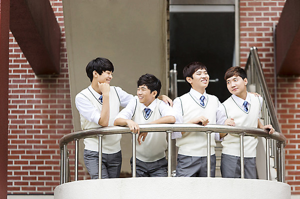 포토 JPG 주간 학생 남자 교복 난간 학교 청소년 고등학생 함께함 고등학교 서기 웃음 사람 동양인 여러명 상반신 야외 10대 친구 마주보기 한국인 입학 남자만 십대만 십대남자만 국내포토 자연요소 옷 교육 다수 컨셉 관계 모션 표정 인종 파일형식