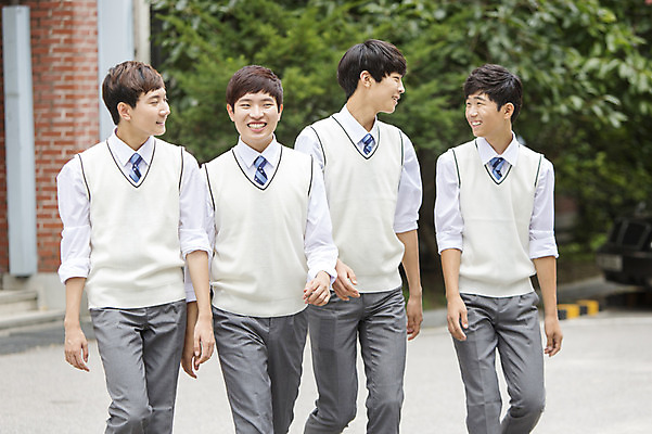 포토 JPG 주간 학생 남자 교복 학교 청소년 고등학생 함께함 고등학교 서기 웃음 사람 동양인 여러명 상반신 야외 10대 친구 마주보기 걷기 한국인 입학 남자만 십대만 십대남자만 국내포토 자연요소 옷 교육 다수 컨셉 관계 모션 표정 인종 파일형식