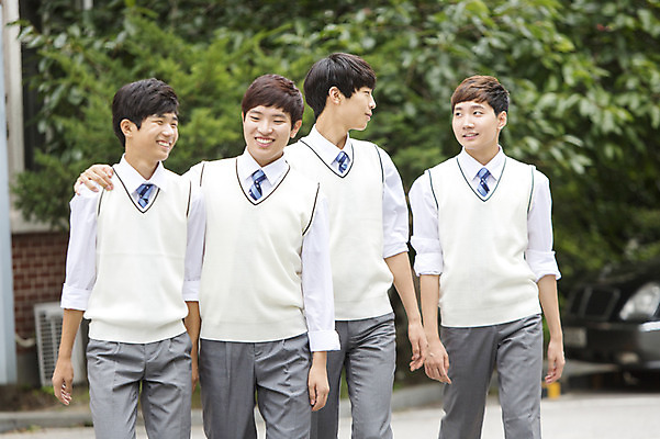 포토 JPG 주간 학생 남자 교복 학교 청소년 고등학생 어깨동무 함께함 고등학교 서기 웃음 사람 동양인 여러명 상반신 야외 10대 친구 마주보기 걷기 한국인 입학 남자만 십대만 십대남자만 국내포토 자연요소 옷 교육 포즈 다수 컨셉 관계 모션 표정 인종 파일형식