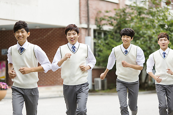 포토 JPG 주간 학생 남자 교복 학교 청소년 고등학생 함께함 고등학교 웃음 사람 동양인 여러명 상반신 야외 앞모습 10대 친구 달리기 한국인 입학 남자만 십대만 십대남자만 국내포토 자연요소 옷 교육 뷰포인트 다수 컨셉 관계 모션 표정 인종 파일형식