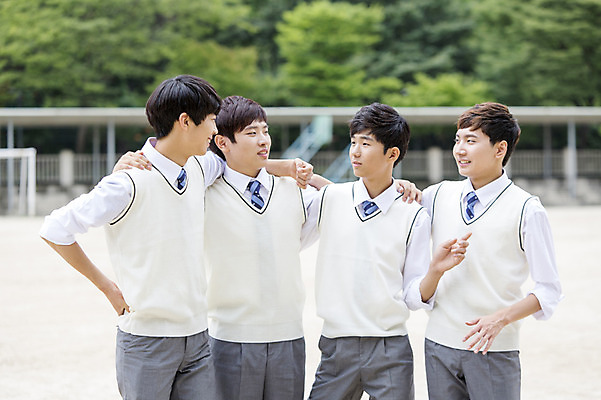 포토 JPG 주간 학생 남자 교복 학교 청소년 고등학생 어깨동무 함께함 고등학교 서기 사람 동양인 여러명 상반신 야외 10대 친구 운동장 한국인 남자만 십대만 십대남자만 국내포토 자연요소 옷 교육 포즈 다수 컨셉 스포츠시설 관계 모션 인종 공간 파일형식