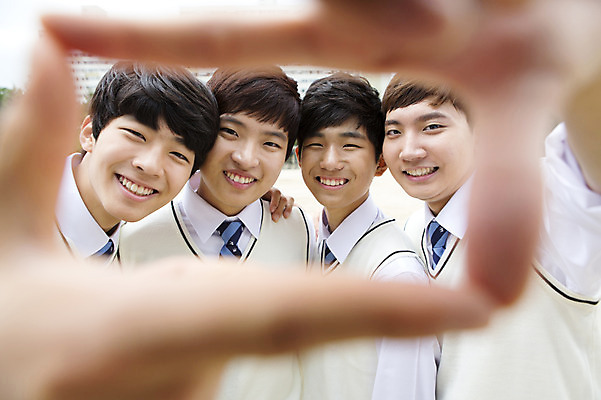 포토 JPG 주간 학생 남자 교복 청소년 고등학생 웃음 사람 동양인 손짓 여러명 상반신 야외 10대 친구 한국인 남자만 십대만 십대남자만 국내포토 자연요소 옷 다수 관계 모션 표정 인종 파일형식