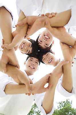 포토 JPG 주간 학생 남자 로우앵글 모션 청소년 고등학생 웃음 사람 동양인 여러명 상반신 야외 10대 친구 손잡기 한국인 남자만 십대만 십대남자만 국내포토 자연요소 뷰포인트 다수 관계 표정 인종 파일형식