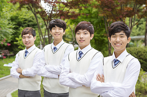 포토 JPG 주간 학생 남자 교복 학교 청소년 고등학생 함께함 고등학교 웃음 사람 동양인 여러명 상반신 야외 10대 친구 팔짱 한국인 입학 남자만 십대만 십대남자만 국내포토 자연요소 옷 교육 다수 컨셉 관계 모션 표정 인종 파일형식