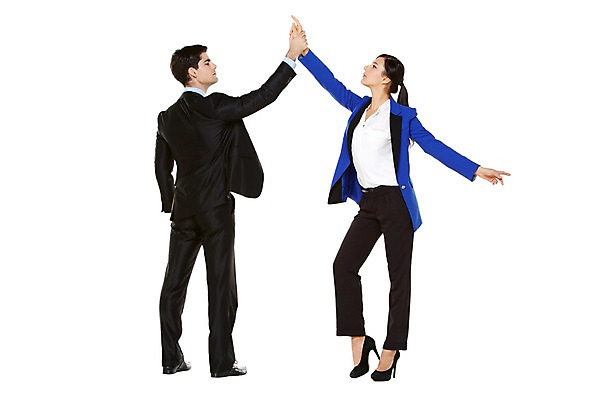 포토 JPG 스튜디오촬영 전신 서양인 외국인 백인 해외기획촬영 여자 남자 2013년태국 비즈니스 모션 팔벌리기 실내 사람 정장 20대 청년 성인 두명 옆모습 뒷모습 손잡기 활발 춤 직장인 비즈니스맨 비즈니스우먼 활기 청년만 성인만 국내포토 직업 옷 뷰포인트 컨셉 문화예술 인종 내부 파일형식