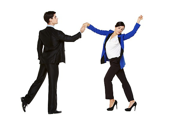 포토 JPG 스튜디오촬영 전신 서양인 외국인 백인 해외기획촬영 여자 남자 2013년태국 비즈니스 모션 실내 사람 정장 20대 청년 성인 두명 앞모습 뒷모습 손들기 손잡기 활발 춤 직장인 비즈니스맨 비즈니스우먼 활기 청년만 성인만 국내포토 직업 옷 뷰포인트 컨셉 문화예술 인종 내부 파일형식