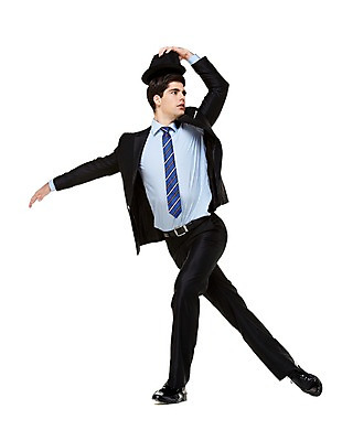 포토 JPG 스튜디오촬영 전신 서양인 외국인 백인 해외기획촬영 모자 남자 2013년태국 비즈니스 모션 실내 한명 들기 사람 정장 20대 청년 성인 앞모습 활발 다리꼬기 춤 직장인 비즈니스맨 활기 남자만 남자한명만 성인남자만 청년만 청년남자만 청년남자한명만 성인한명만 성인남자한명만 성인만 국내포토 직업 1 잡화 옷 뷰포인트 컨셉 문화예술 인종 내부 파일형식