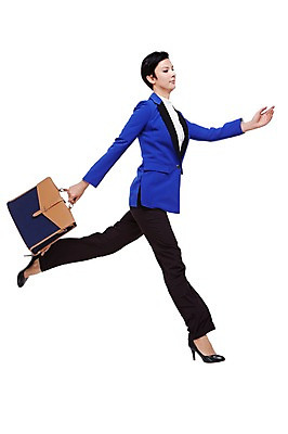 포토 JPG 스튜디오촬영 전신 서양인 외국인 백인 해외기획촬영 여자 2013년태국 서류가방 비즈니스 모션 실내 한명 들기 사람 정장 청년 성인 옆모습 30대 달리기 활발 직장인 비즈니스우먼 활기 여자만 여자한명만 성인여자만 성인만 국내포토 직업 1 옷 뷰포인트 컨셉 가방 인종 내부 장년 파일형식