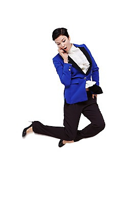 포토 JPG 스튜디오촬영 전신 서양인 외국인 백인 해외기획촬영 여자 2013년태국 비즈니스 모션 실내 한명 들기 사람 정장 청년 성인 앞모습 30대 스마트폰 달리기 점프 활발 직장인 비즈니스우먼 통화 활기 여자만 여자한명만 성인여자만 성인만 국내포토 직업 1 옷 뷰포인트 컨셉 인종 내부 장년 핸드폰 스마트기기 파일형식