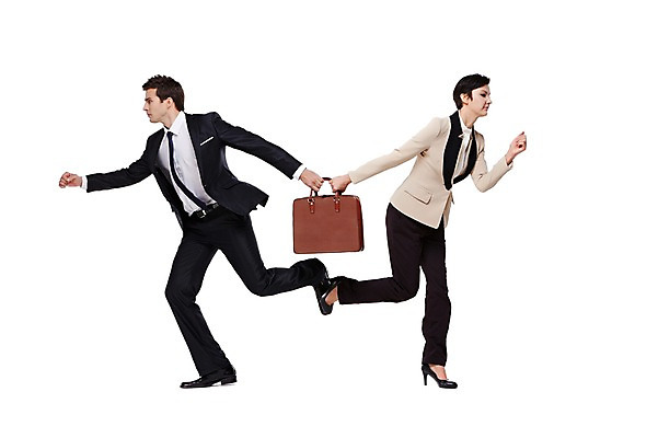 포토 JPG 스튜디오촬영 전신 서양인 외국인 백인 해외기획촬영 여자 남자 2013년태국 서류가방 비즈니스 모션 실내 들기 사람 정장 청년 성인 두명 30대 달리기 활발 직장인 비즈니스맨 비즈니스우먼 활기 성인만 국내포토 직업 옷 컨셉 가방 인종 내부 장년 파일형식