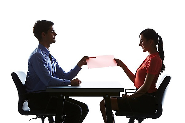 포토 JPG 스튜디오촬영 서양인 외국인 백인 해외기획촬영 여자 남자 실루엣 2013년태국 의자 비즈니스 모션 실내 사람 앉기 정장 상반신 20대 청년 성인 두명 옆모습 직장인 비즈니스맨 비즈니스우먼 책상 주기 문서 역광 획득 청년만 성인만 국내포토 직업 옷 뷰포인트 가구 촬영기법 인종 내부 파일형식