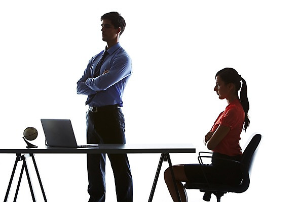 포토 JPG 스튜디오촬영 서양인 외국인 백인 해외기획촬영 여자 남자 실루엣 2013년태국 비즈니스 모션 실내 서기 사람 정장 상반신 20대 청년 성인 두명 옆모습 노트북 지구본 직장인 비즈니스맨 비즈니스우먼 책상 역광 갈등 청년만 성인만 국내포토 직업 옷 뷰포인트 가구 촬영기법 인종 내부 전자제품 파일형식