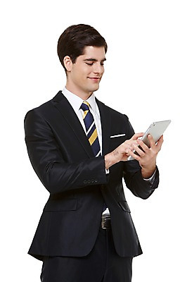 포토 JPG 스튜디오촬영 서양인 외국인 백인 해외기획촬영 남자 2013년태국 비즈니스 모션 실내 한명 서기 미소 들기 사람 정장 상반신 20대 청년 성인 옆모습 태블릿 터치 웹서핑 직장인 비즈니스맨 남자만 남자한명만 성인남자만 청년만 청년남자만 청년남자한명만 성인한명만 성인남자한명만 성인만 국내포토 직업 1 옷 뷰포인트 표정 인종 내부 전자제품 스마트기기 파일형식