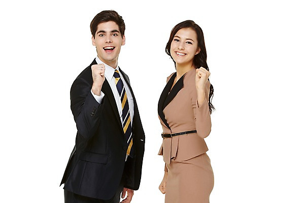 포토 JPG 스튜디오촬영 서양인 외국인 백인 해외기획촬영 여자 남자 행복 2013년태국 비즈니스 모션 함께함 실내 서기 미소 사람 정장 손짓 상반신 20대 청년 성인 두명 앞모습 파이팅 다정 주먹 직장인 비즈니스맨 비즈니스우먼 청년만 성인만 국내포토 직업 옷 감정 뷰포인트 컨셉 표정 인종 내부 파일형식