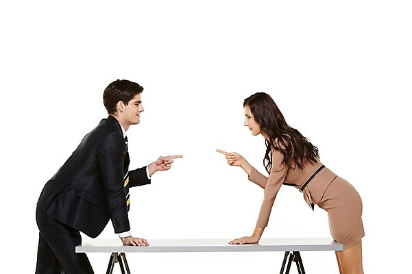 포토 JPG 스튜디오촬영 서양인 외국인 백인 해외기획촬영 여자 남자 행복 2013년태국 비즈니스 모션 탁자 함께함 실내 서기 사람 정장 손짓 상반신 20대 청년 성인 두명 옆모습 다정 가리킴 직장인 비즈니스맨 비즈니스우먼 청년만 성인만 국내포토 직업 옷 감정 뷰포인트 가구 컨셉 인종 내부 파일형식