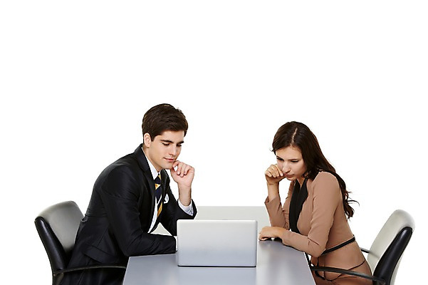 포토 JPG 스튜디오촬영 서양인 외국인 백인 해외기획촬영 응시 여자 남자 행복 2013년태국 의자 비즈니스 모션 탁자 함께함 실내 사람 앉기 정장 상반신 20대 청년 성인 두명 옆모습 노트북 다정 직장인 비즈니스맨 비즈니스우먼 청년만 성인만 국내포토 직업 시선 옷 감정 뷰포인트 가구 컨셉 인종 내부 전자제품 파일형식