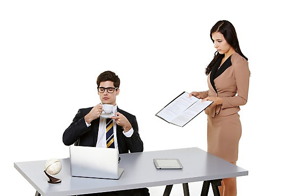 포토 JPG 스튜디오촬영 서양인 외국인 백인 해외기획촬영 여자 남자 행복 커피 2013년태국 비즈니스 모션 탁자 함께함 실내 서기 들기 사람 앉기 정장 상반신 20대 청년 성인 두명 앞모습 옆모습 노트북 태블릿 지구본 다정 직장인 비즈니스맨 비즈니스우먼 문서 결제 청년만 성인만 국내포토 직업 옷 감정 음료 뷰포인트 가구 컨셉 인종 내부 전자제품 스마트기기 파일형식