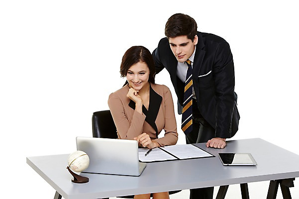 포토 JPG 스튜디오촬영 서양인 외국인 백인 해외기획촬영 응시 여자 남자 행복 2013년태국 비즈니스 모션 탁자 함께함 실내 서기 사람 앉기 정장 상반신 20대 청년 성인 두명 앞모습 노트북 태블릿 지구본 다정 직장인 비즈니스맨 비즈니스우먼 문서 청년만 성인만 국내포토 직업 시선 옷 감정 뷰포인트 가구 컨셉 인종 내부 전자제품 스마트기기 파일형식