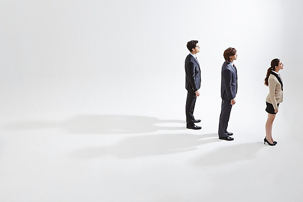 포토 JPG 스튜디오촬영 전신 서양인 외국인 백인 해외기획촬영 여자 남자 2013년태국 다수 비즈니스 모션 협력 함께함 실내 서기 사람 정장 20대 성인 옆모습 세명 경쟁 직장인 비즈니스맨 비즈니스우먼 목표 계획 청년만 성인만 국내포토 직업 옷 뷰포인트 컨셉 인종 청년 내부 파일형식