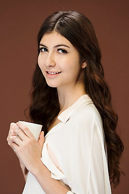 포토 JPG 스튜디오촬영 서양인 외국인 백인 해외기획촬영 우먼라이프 긴머리 여자 2013년태국 모션 실내 한명 미소 들기 사람 정장 상반신 20대 성인 옆모습 커피잔 여자만 여자한명만 성인여자만 청년만 청년여자만 성인한명만 청년여자한명만 성인여자한명만 성인만 국내포토 1 라이프스타일 헤어스타일 옷 커피 뷰포인트 잔 표정 인종 청년 내부 파일형식