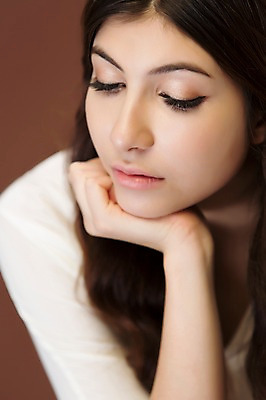 포토 JPG 스튜디오촬영 서양인 외국인 백인 해외기획촬영 우먼라이프 여자 2013년태국 모션 실내 한명 사람 앉기 정장 상반신 20대 성인 앞모습 턱괴기 고민 여자만 여자한명만 성인여자만 청년만 청년여자만 성인한명만 청년여자한명만 성인여자한명만 성인만 국내포토 1 라이프스타일 옷 감정 뷰포인트 인종 청년 내부 파일형식