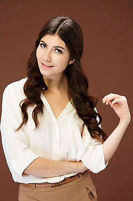 포토 JPG 스튜디오촬영 서양인 외국인 백인 해외기획촬영 우먼라이프 여자 2013년태국 비즈니스 모션 실내 한명 서기 미소 사람 정장 상반신 20대 성인 앞모습 머리 만지기 비즈니스우먼 여자만 여자한명만 성인여자만 청년만 청년여자만 성인한명만 청년여자한명만 성인여자한명만 성인만 국내포토 1 라이프스타일 옷 뷰포인트 표정 인종 청년 내부 신체부위 직장인 파일형식