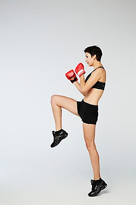 포토 JPG 스튜디오촬영 전신 서양인 외국인 백인 해외기획촬영 우먼라이프 여자 2013년태국 모션 실내 한명 서기 사람 20대 성인 옆모습 운동복 헬스 권투 글러브 권투글러브 목표 열정 다리들기 의료성형뷰티 여자만 여자한명만 성인여자만 청년만 청년여자만 성인한명만 청년여자한명만 성인여자한명만 성인만 국내포토 1 라이프스타일 옷 감정 스포츠용품 뷰포인트 장갑 컨셉 인종 청년 내부 운동 격투기 파일형식