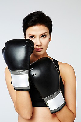 포토 JPG 스튜디오촬영 서양인 외국인 백인 해외기획촬영 우먼라이프 여자 2013년태국 모션 실내 한명 서기 사람 상반신 20대 성인 앞모습 운동복 헬스 권투 글러브 권투글러브 목표 열정 의료성형뷰티 여자만 여자한명만 성인여자만 청년만 청년여자만 성인한명만 청년여자한명만 성인여자한명만 성인만 국내포토 1 라이프스타일 옷 감정 스포츠용품 뷰포인트 장갑 컨셉 인종 청년 내부 운동 격투기 파일형식
