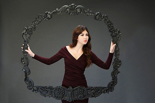 포토 JPG 스튜디오촬영 서양인 외국인 백인 해외기획촬영 우먼라이프 긴머리 원피스 여자 2013년태국 액자 모션 실내 한명 서기 사람 상반신 20대 성인 앞모습 섹시 유혹 여자만 여자한명만 성인여자만 청년만 청년여자만 성인한명만 청년여자한명만 성인여자한명만 성인만 국내포토 1 라이프스타일 헤어스타일 옷 뷰포인트 컨셉 인종 청년 내부 파일형식