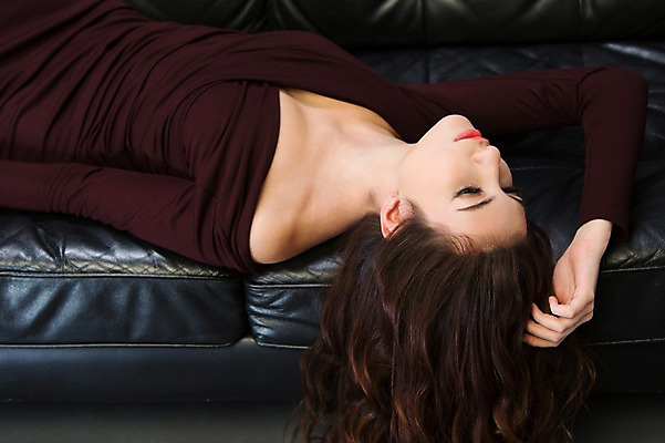 포토 JPG 스튜디오촬영 서양인 외국인 백인 해외기획촬영 우먼라이프 긴머리 원피스 여자 2013년태국 모션 실내 한명 사람 상반신 20대 성인 옆모습 소파 눕기 섹시 손들기 유혹 여자만 여자한명만 성인여자만 청년만 청년여자만 성인한명만 청년여자한명만 성인여자한명만 성인만 국내포토 1 라이프스타일 헤어스타일 옷 뷰포인트 컨셉 의자 인종 청년 내부 파일형식