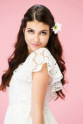 포토 JPG 스튜디오촬영 서양인 외국인 백인 해외기획촬영 우먼라이프 여자 꽃 2013년태국 모션 실내 한명 서기 미소 사람 상반신 20대 성인 옆모습 수줍음 꽂음 여자만 여자한명만 성인여자만 청년만 청년여자만 성인한명만 청년여자한명만 성인여자한명만 성인만 국내포토 식물 1 라이프스타일 감정 뷰포인트 표정 인종 청년 내부 파일형식