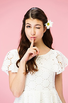 포토 JPG 스튜디오촬영 서양인 외국인 백인 해외기획촬영 우먼라이프 여자 꽃 2013년태국 모션 실내 윙크 한명 서기 사람 손짓 상반신 20대 성인 앞모습 수줍음 쉿 꽂음 입내밀기 여자만 여자한명만 성인여자만 청년만 청년여자만 성인한명만 청년여자한명만 성인여자한명만 성인만 국내포토 식물 1 라이프스타일 감정 뷰포인트 표정 인종 청년 내부 조용 파일형식