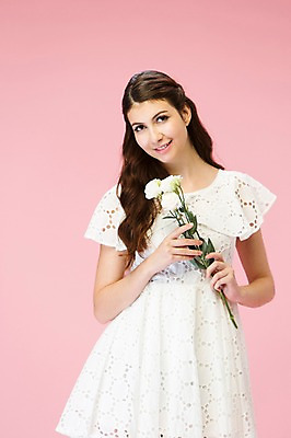 포토 JPG 스튜디오촬영 서양인 외국인 백인 해외기획촬영 우먼라이프 여자 꽃 2013년태국 모션 실내 한명 서기 미소 들기 사람 상반신 20대 성인 앞모습 수줍음 여자만 여자한명만 성인여자만 청년만 청년여자만 성인한명만 청년여자한명만 성인여자한명만 성인만 국내포토 식물 1 라이프스타일 감정 뷰포인트 표정 인종 청년 내부 파일형식