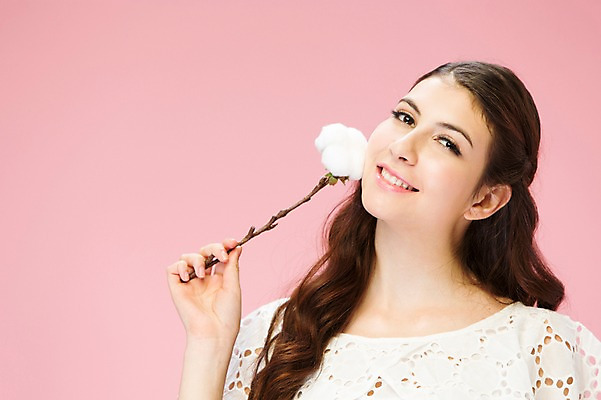 포토 JPG 스튜디오촬영 서양인 외국인 백인 해외기획촬영 우먼라이프 여자 꽃 2013년태국 모션 실내 한명 서기 미소 들기 사람 상반신 20대 성인 앞모습 수줍음 솜 여자만 여자한명만 성인여자만 청년만 청년여자만 성인한명만 청년여자한명만 성인여자한명만 성인만 국내포토 식물 1 라이프스타일 감정 뷰포인트 표정 인종 청년 내부 파일형식