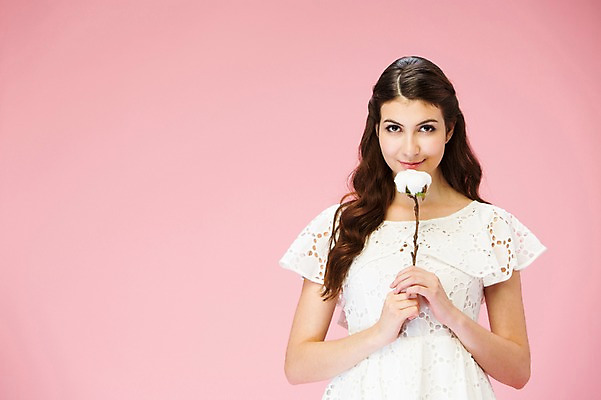 포토 JPG 스튜디오촬영 서양인 외국인 백인 해외기획촬영 우먼라이프 여자 꽃 2013년태국 모션 실내 한명 서기 미소 들기 사람 상반신 20대 성인 앞모습 수줍음 솜 여자만 여자한명만 성인여자만 청년만 청년여자만 성인한명만 청년여자한명만 성인여자한명만 성인만 국내포토 식물 1 라이프스타일 감정 뷰포인트 표정 인종 청년 내부 파일형식