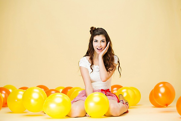 포토 JPG 스튜디오촬영 전신 서양인 외국인 백인 해외기획촬영 우먼라이프 여자 2013년태국 모션 실내 한명 미소 들기 사람 앉기 20대 성인 앞모습 귀여움 턱괴기 풍선 여자만 여자한명만 성인여자만 청년만 청년여자만 성인한명만 청년여자한명만 성인여자한명만 성인만 국내포토 1 라이프스타일 뷰포인트 컨셉 표정 인종 청년 내부 파일형식