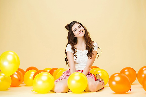 포토 JPG 스튜디오촬영 전신 서양인 외국인 백인 해외기획촬영 우먼라이프 여자 2013년태국 모션 실내 한명 미소 들기 사람 앉기 20대 성인 앞모습 귀여움 풍선 여자만 여자한명만 성인여자만 청년만 청년여자만 성인한명만 청년여자한명만 성인여자한명만 성인만 국내포토 1 라이프스타일 뷰포인트 컨셉 표정 인종 청년 내부 파일형식