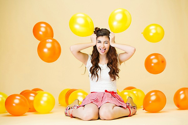 포토 JPG 스튜디오촬영 전신 서양인 외국인 백인 해외기획촬영 우먼라이프 여자 2013년태국 모션 실내 윙크 한명 들기 사람 앉기 20대 성인 앞모습 귀여움 메롱 풍선 여자만 여자한명만 성인여자만 청년만 청년여자만 성인한명만 청년여자한명만 성인여자한명만 성인만 국내포토 1 라이프스타일 뷰포인트 컨셉 표정 인종 청년 내부 파일형식