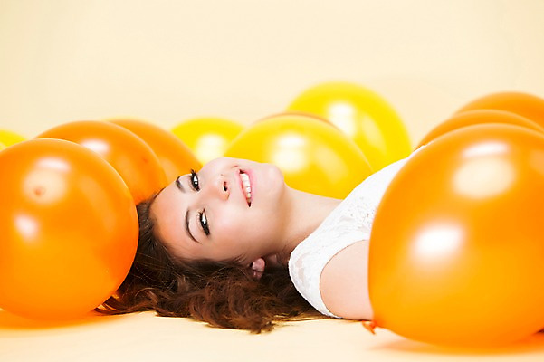 포토 JPG 스튜디오촬영 서양인 외국인 백인 해외기획촬영 우먼라이프 여자 2013년태국 모션 바닥 실내 한명 미소 사람 상반신 20대 성인 옆모습 눕기 귀여움 풍선 여자만 여자한명만 성인여자만 청년만 청년여자만 성인한명만 청년여자한명만 성인여자한명만 성인만 국내포토 1 라이프스타일 뷰포인트 컨셉 표정 인종 청년 내부 파일형식