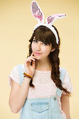 포토 JPG 스튜디오촬영 서양인 외국인 백인 해외기획촬영 우먼라이프 여자 2013년태국 모션 실내 한명 서기 미소 사람 상반신 20대 성인 앞모습 손들기 귀여움 토끼머리띠 여자만 여자한명만 성인여자만 청년만 청년여자만 성인한명만 청년여자한명만 성인여자한명만 성인만 국내포토 1 라이프스타일 뷰포인트 컨셉 표정 인종 청년 내부 머리띠 파일형식