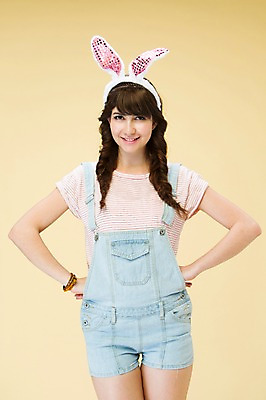 포토 JPG 스튜디오촬영 서양인 외국인 백인 해외기획촬영 우먼라이프 여자 2013년태국 허리손 모션 실내 한명 서기 미소 사람 상반신 20대 성인 앞모습 귀여움 토끼머리띠 여자만 여자한명만 성인여자만 청년만 청년여자만 성인한명만 청년여자한명만 성인여자한명만 성인만 국내포토 1 라이프스타일 뷰포인트 포즈 컨셉 표정 인종 청년 내부 머리띠 파일형식